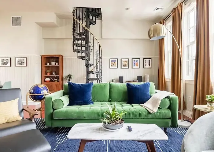Lofty & Bright Greenwich Getaway W Private Rooftop