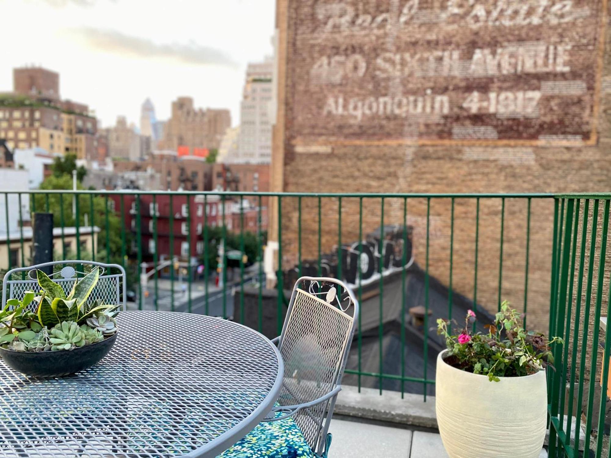 Lofty & Bright Greenwich Getaway W Private Rooftop Apartment *
